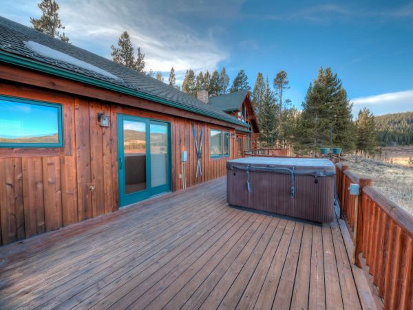 Breckenridge Charming Vacation Home Sleeps 18 Guests