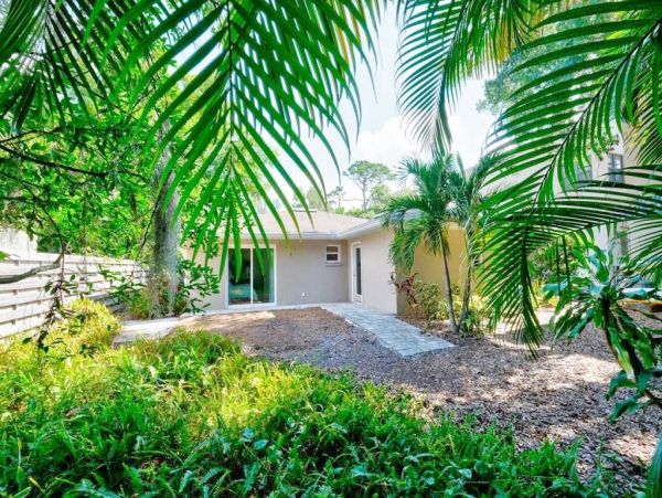 Two Bedroom Sarasota Vacation Home Sleeps 6 Guests