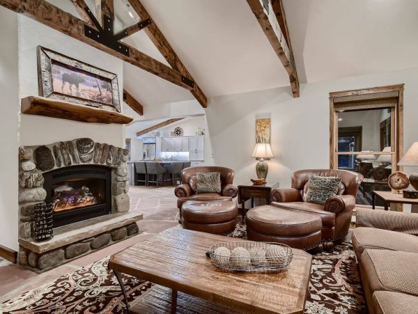 Beautiful 8 Bedroom Getaway in Breckenridge
