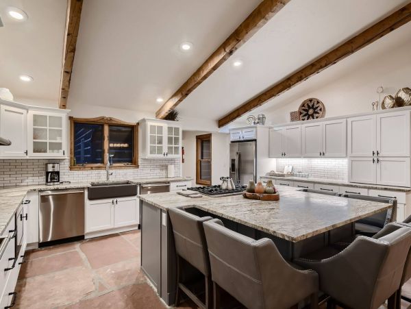 Beautiful 8 Bedroom Getaway in Breckenridge