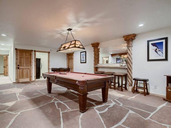 Beautiful 8 Bedroom Getaway in Breckenridge