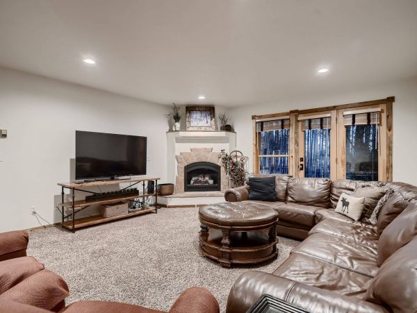 Beautiful 8 Bedroom Getaway in Breckenridge