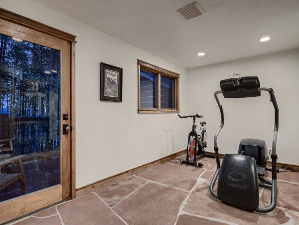 Beautiful 8 Bedroom Getaway in Breckenridge