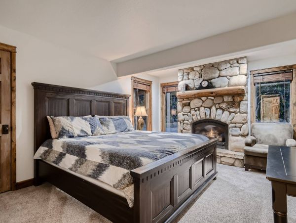 Beautiful 8 Bedroom Getaway in Breckenridge