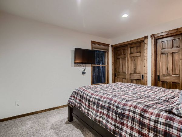Beautiful 8 Bedroom Getaway in Breckenridge
