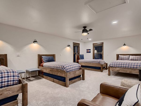 Beautiful 8 Bedroom Getaway in Breckenridge