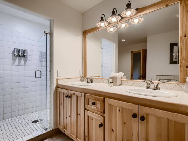 Beautiful 8 Bedroom Getaway in Breckenridge
