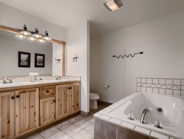 Beautiful 8 Bedroom Getaway in Breckenridge