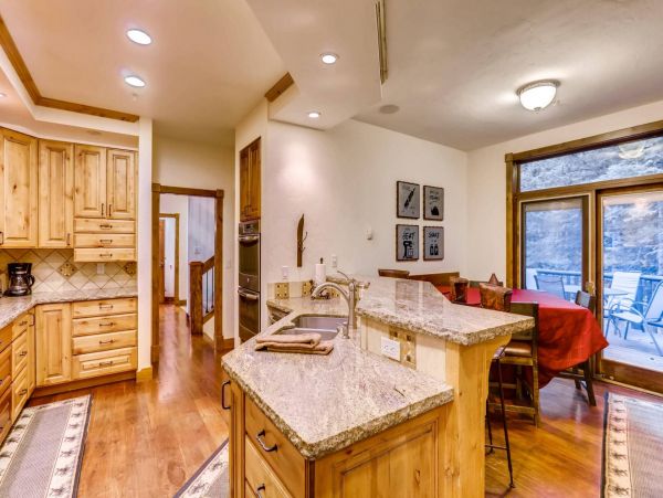 Breckenridge Luxury Vacation Getaway with 6 Bedrooms