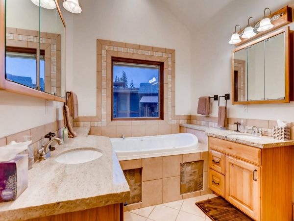 Breckenridge Luxury Vacation Getaway with 6 Bedrooms
