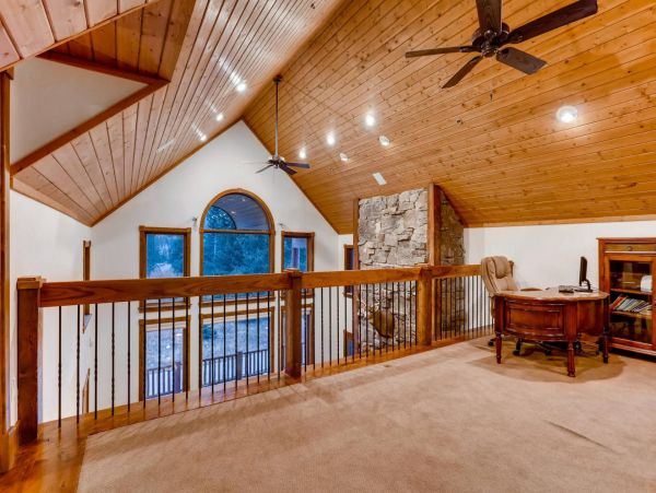 Breckenridge Luxury Vacation Getaway with 6 Bedrooms