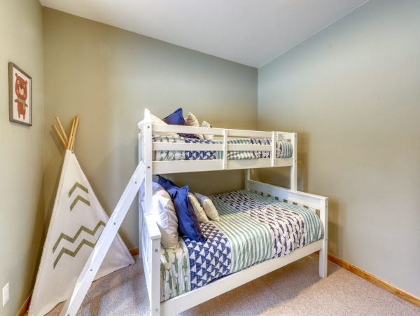 Breckenridge Four Bedroom Vacation Home with Private Hot Tub