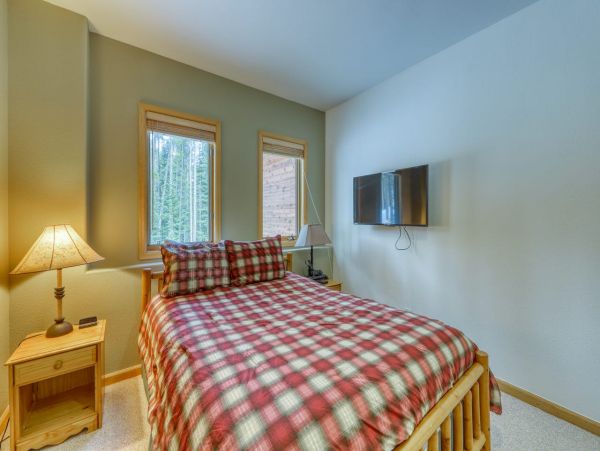 Breckenridge Four Bedroom Vacation Home with Private Hot Tub