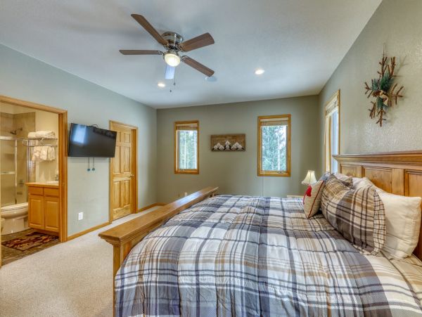 Breckenridge Four Bedroom Vacation Home with Private Hot Tub
