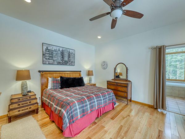 Breckenridge Four Bedroom Vacation Home with Private Hot Tub
