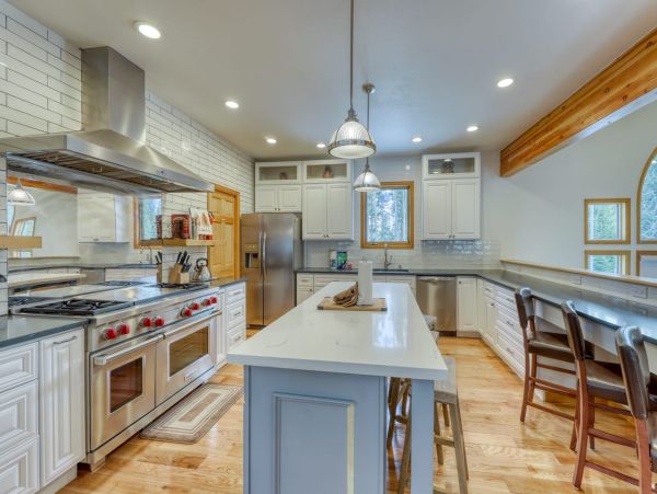 Breckenridge Four Bedroom Vacation Home with Private Hot Tub