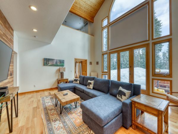 Breckenridge Four Bedroom Vacation Home with Private Hot Tub