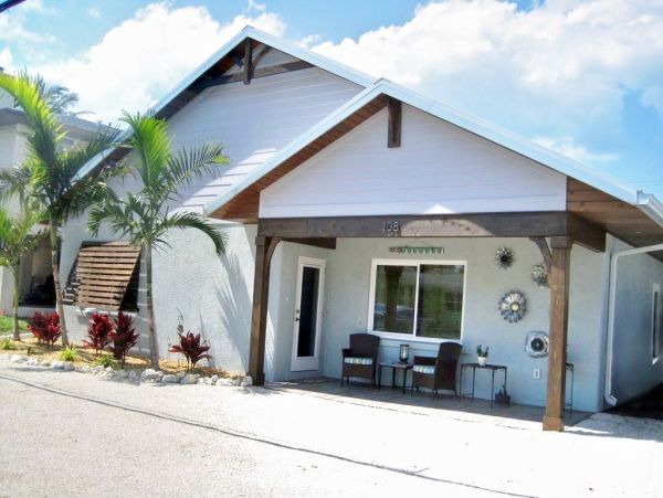 Three Bedroom Bradenton Vacation Cottage Sleeps 8 Guests