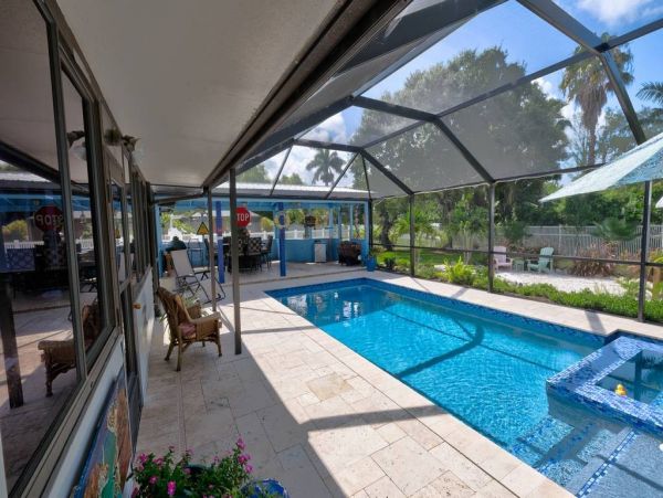 Great Pool Bradenton Vacation Studio Sleeps 2 Guests