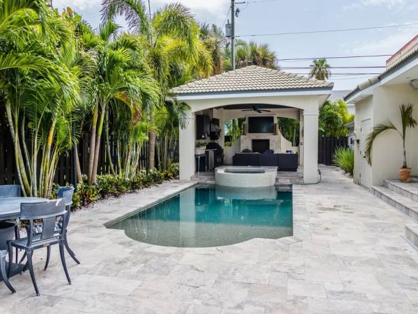Only 50 Steps to the Beach - Clearwater Luxury Pool Home