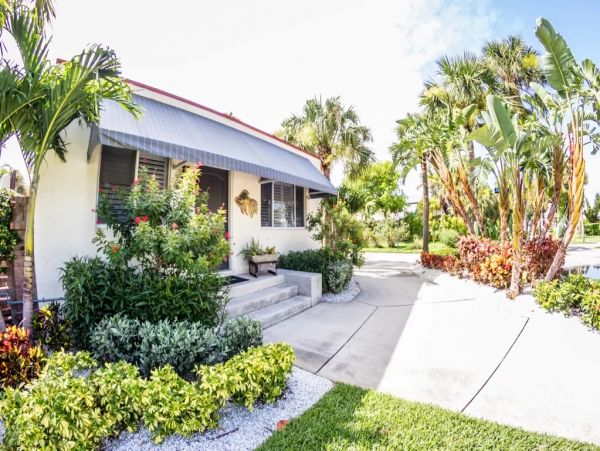 Only 50 Steps to the Beach - Clearwater Luxury Pool Home