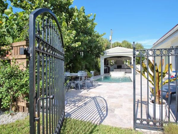 Only 50 Steps to the Beach - Clearwater Luxury Pool Home