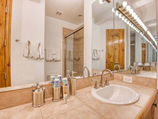 Arrowhead Vacation Townhouse Sleeps 6 Guests