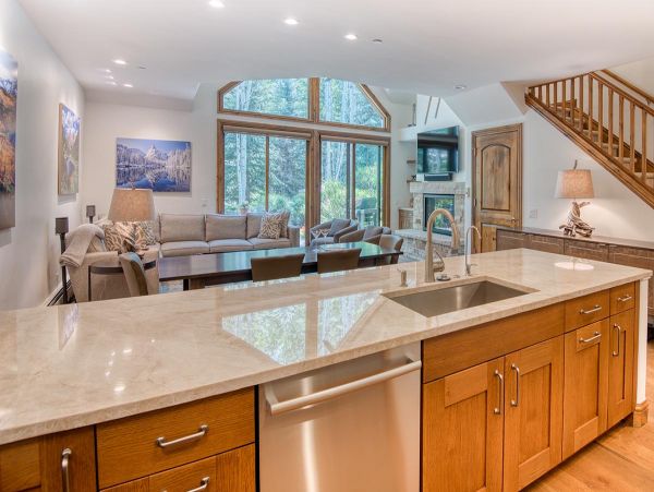 Arrowhead Vacation Townhouse Sleeps 6 Guests