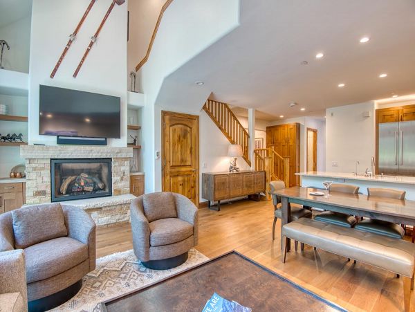 Arrowhead Vacation Townhouse Sleeps 6 Guests