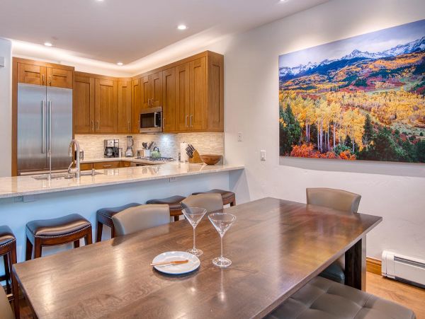 Arrowhead Vacation Townhouse Sleeps 6 Guests