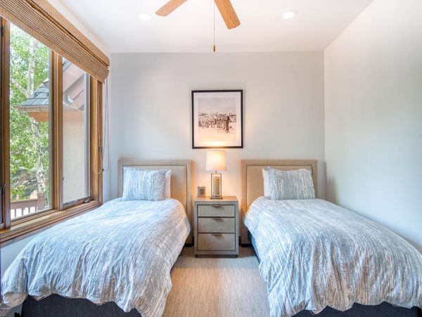 Arrowhead Vacation Townhouse Sleeps 6 Guests