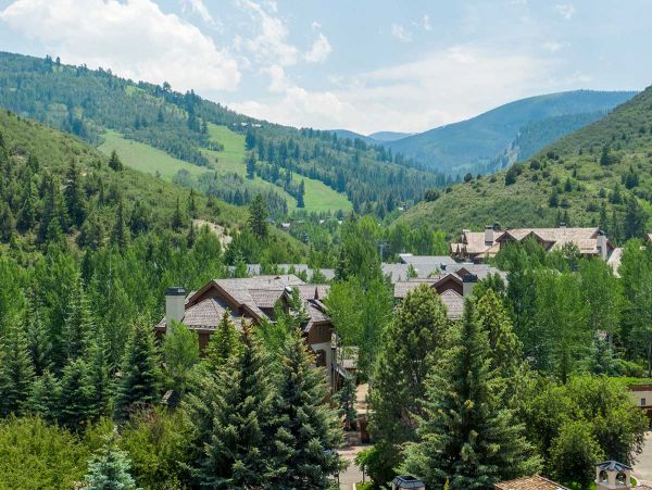 Arrowhead Vacation Townhouse Sleeps 6 Guests