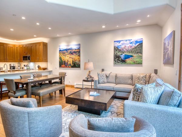 Arrowhead Vacation Townhouse Sleeps 6 Guests