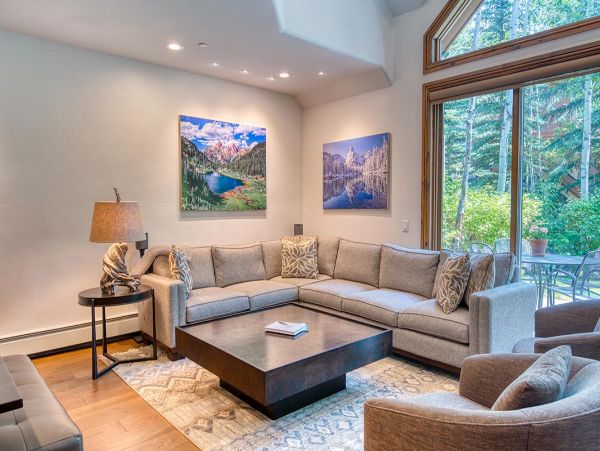 Arrowhead Vacation Townhouse Sleeps 6 Guests
