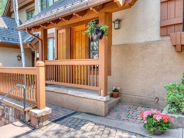 Arrowhead Vacation Townhouse Sleeps 6 Guests