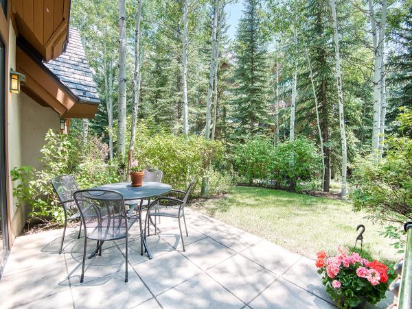 Arrowhead Vacation Townhouse Sleeps 6 Guests