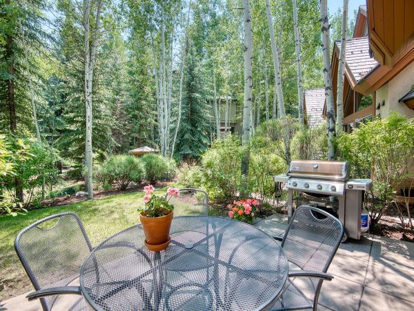 Arrowhead Vacation Townhouse Sleeps 6 Guests