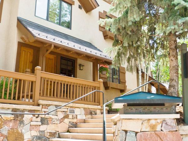 Arrowhead Vacation Townhouse Sleeps 6 Guests