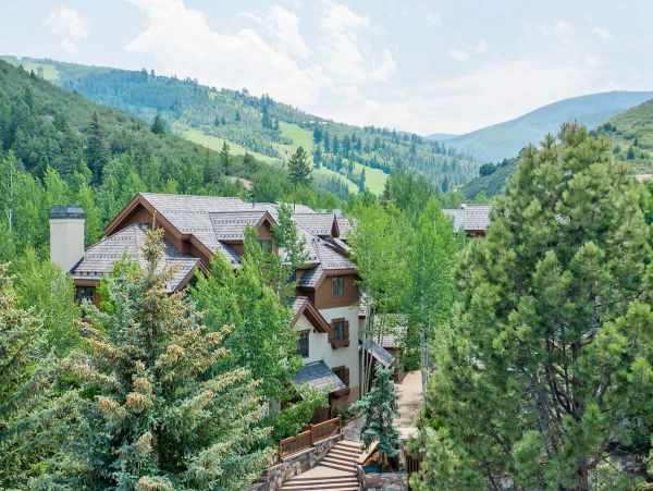 Arrowhead Vacation Townhouse Sleeps 6 Guests