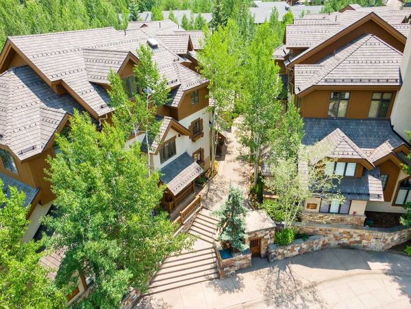 Arrowhead Vacation Townhouse Sleeps 6 Guests