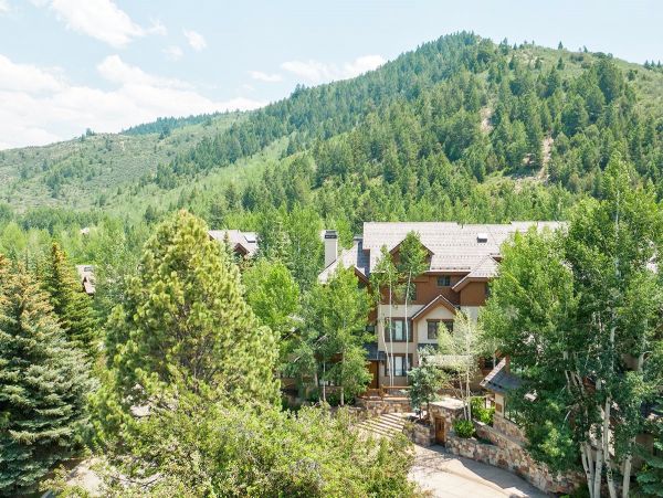 Arrowhead Vacation Townhouse Sleeps 6 Guests