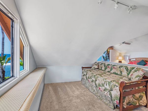 Luxury Oceanfront Lahaina Vacation Condo Sleeps 6 Guests