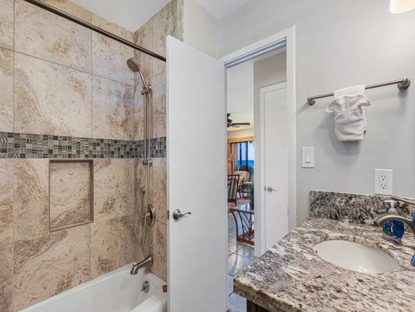 Luxury Oceanfront Lahaina Vacation Condo Sleeps 6 Guests