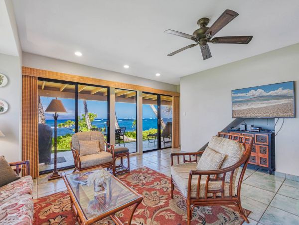 Luxury Oceanfront Lahaina Vacation Condo Sleeps 6 Guests