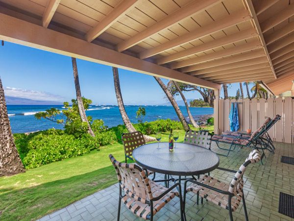 Luxury Oceanfront Lahaina Vacation Condo Sleeps 6 Guests
