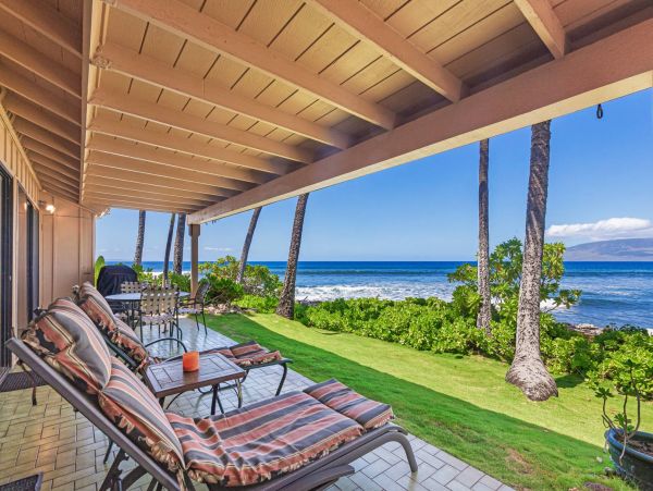 Luxury Oceanfront Lahaina Vacation Condo Sleeps 6 Guests