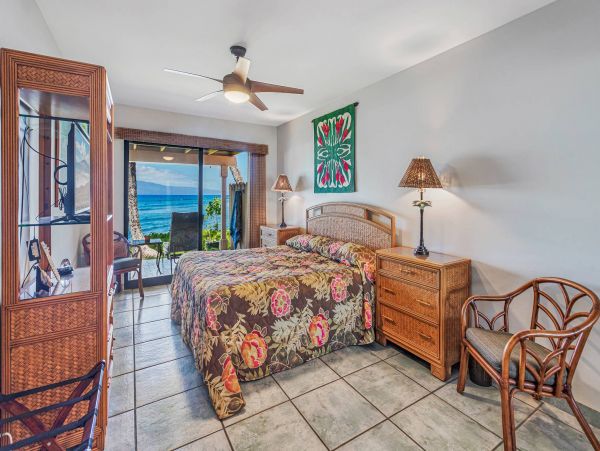 Luxury Oceanfront Lahaina Vacation Condo Sleeps 6 Guests