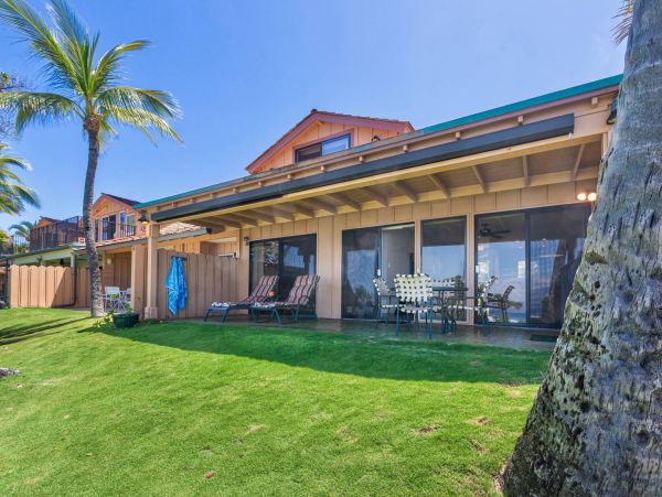 Luxury Oceanfront Lahaina Vacation Condo Sleeps 6 Guests