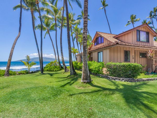 Luxury Oceanfront Lahaina Vacation Condo Sleeps 6 Guests