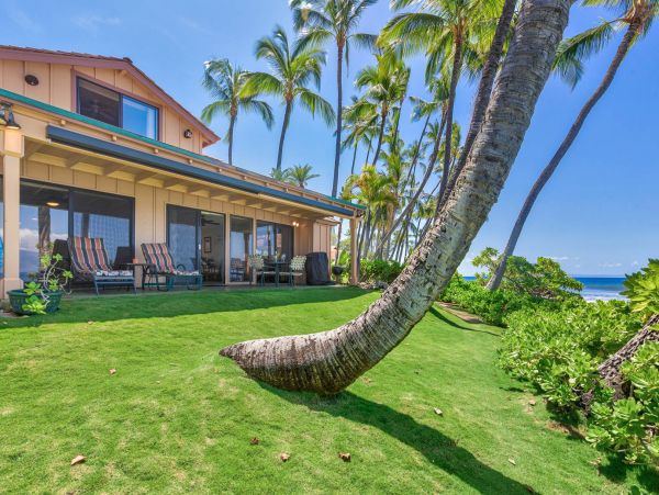 Luxury Oceanfront Lahaina Vacation Condo Sleeps 6 Guests